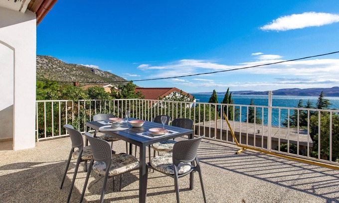 Cesarica Apartment | Awesome apartment in Karlobag- Ribarica