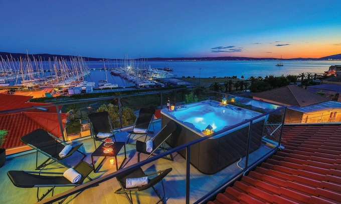Kastel Gomilica Apartment | Awesome apartment in Kastel Gomilica