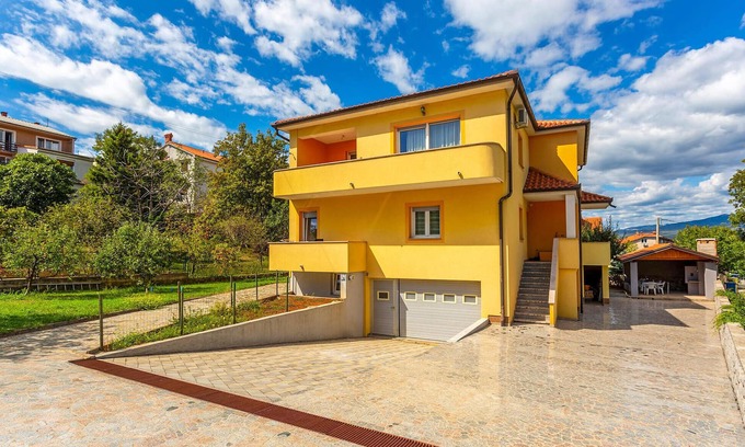 Buzdohanj Apartment | Awesome apartment in Cernik with WiFi