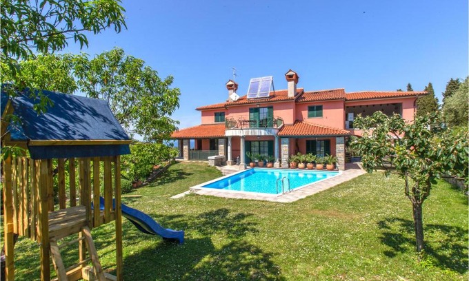 Piran Apartment | Awesome Apartment In Portoroz With 3 Bedrooms, Sauna And Wifi