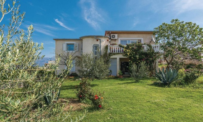 Razanac Apartment | Awesome apartment in Razanac with WiFi