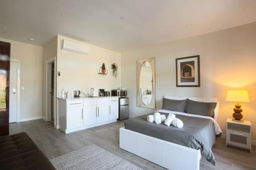 Bankers Hill Apartment | Awesome Balboa and Downtown View with Cozy Patio