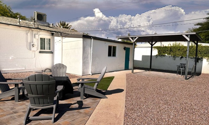 Blenman-Elm Apartment | Awesome Casita centrally located in quiet historic district