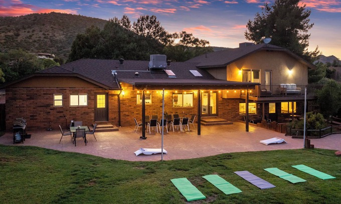 Oak Creek House | Awesome Castle Rock View Spacious Yard & Hot Tub!