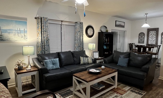 Gulf Shores Condo | Awesome Condo in Gulf Shores! Large pool. 1 mile from the beach! 😎