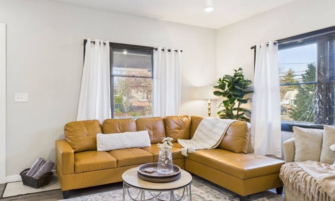 Albany House | Awesome Family Home Now with AC!