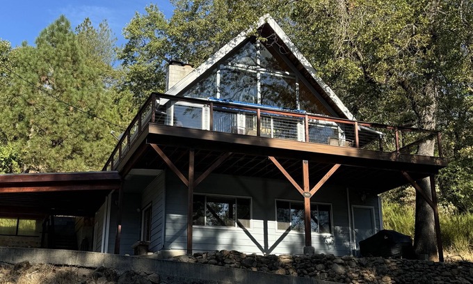 Lakehead House | Awesome Family Lake House, Big Deck, Game Room - Shasta Lakeshore Retreat #17
