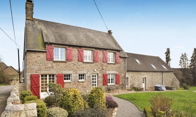 Saint-Brice-de-Landelles House | Awesome home in Saint-Brice-de-Landell