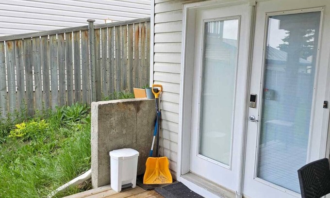 Arbour Lake Apartment | Awesome Guest suite @ Calgary NW for exclusive private relaxation