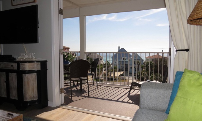 Gulf Place Condo | Awesome Gulf View from 4th Floor Balcony, Free WiFi! NETFLIX incl! Pickleball.