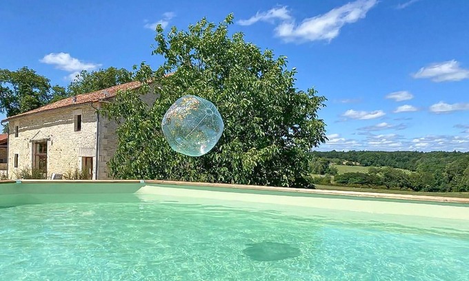 Lussas-et-Nontronneau House | Awesome home in Lussas et Nontronneau
