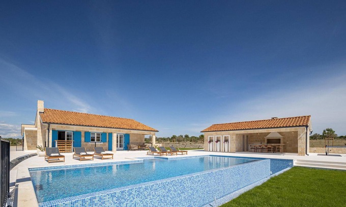 Biograd na Moru House | Awesome home in Sveti Filip i Jakov
