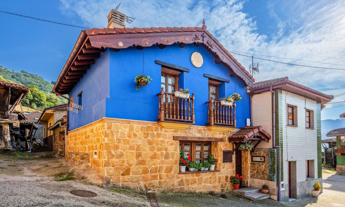 Villar de Pineres House | Awesome home in Carabanzo