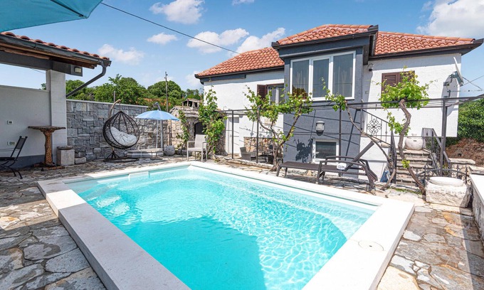 Gornje Danilo House | Awesome home in Danilo