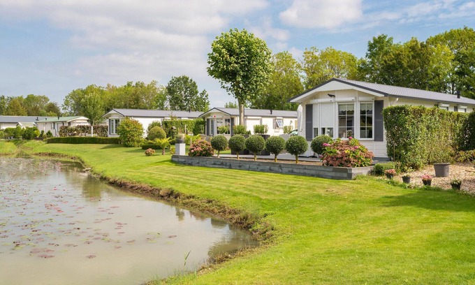 De Heen House | Awesome home in De Heen with WiFi
