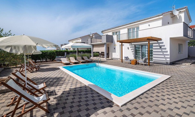 Debeljak House | Awesome home in Debeljak with kitchen