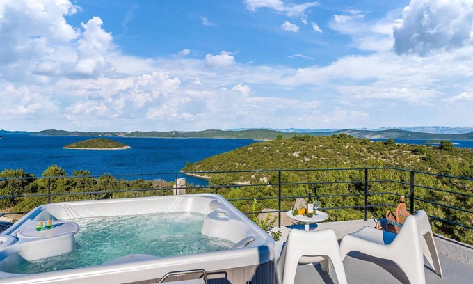 Dragove House | Awesome home in Dragove with WiFi