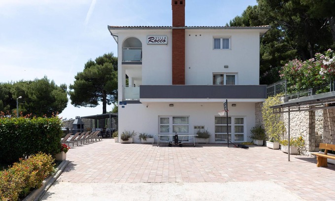 Duce House | Awesome home in Duce with kitchen