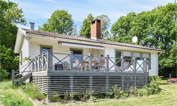 Apelgarden House | Awesome Home In Hjälteby With Wifi