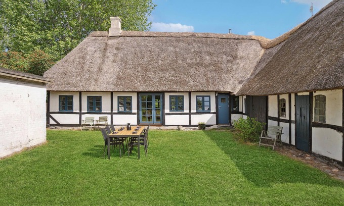Østerskov House | Awesome home in Humble with WiFi