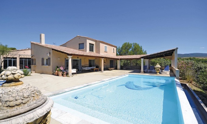 Joucas House | Awesome home in Joucas with kitchen