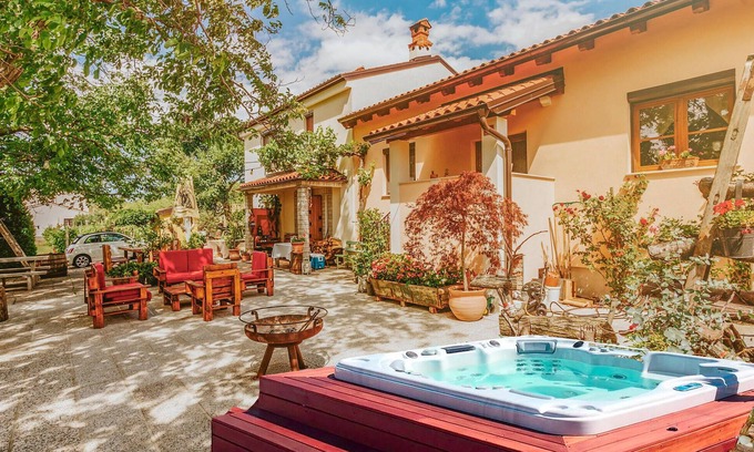 Podgorje House | Awesome home in Kozina with kitchen