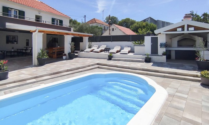Ljubitovica House | Awesome home in Ljubitovica
