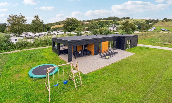 Hjarbæk House | Awesome home in Løgstrup with kitchen