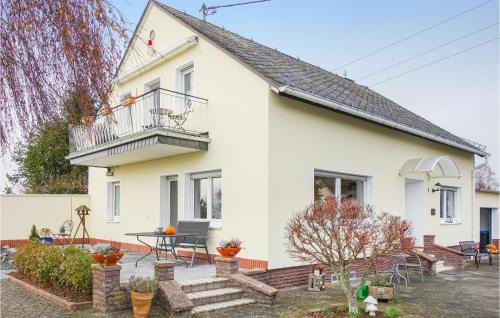 Hunerbach House | Awesome Home In Müllenbach With Kitchen