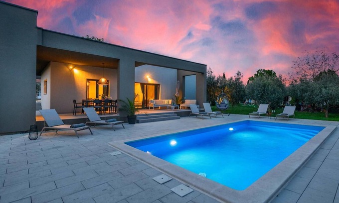 Filipana House | Awesome home in Marcana with WiFi