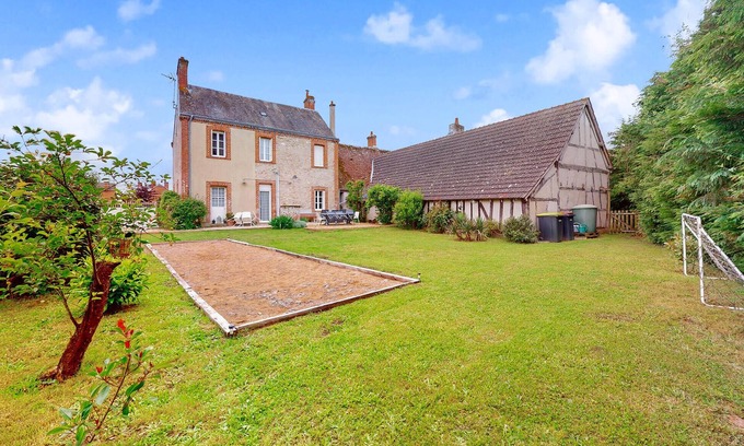 Saint-Viatre House | Awesome home in Saint-Viâtre with WiFi