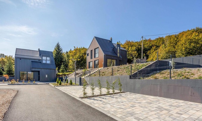 Ravna Gora House | Awesome home in Stari Laz with Wi-Fi