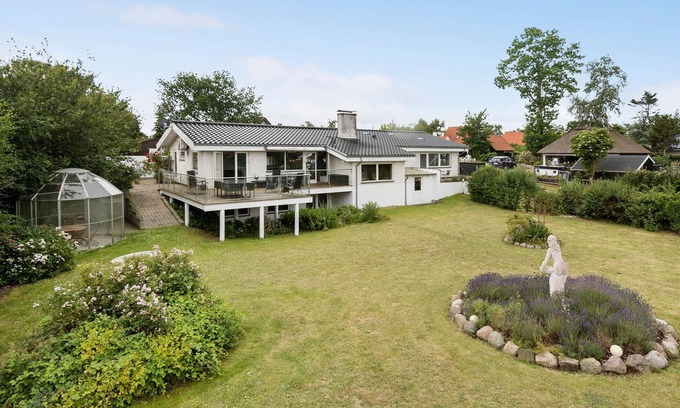 Strøby Ladeplads House | Awesome home in Strøby with WiFi
