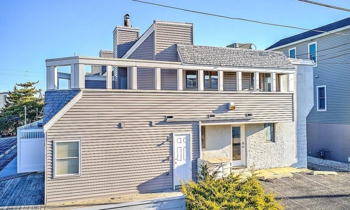 North Beach Haven Condo | Awesome home in Brighton Beach with 2 Bedrooms, Internet and WiFi