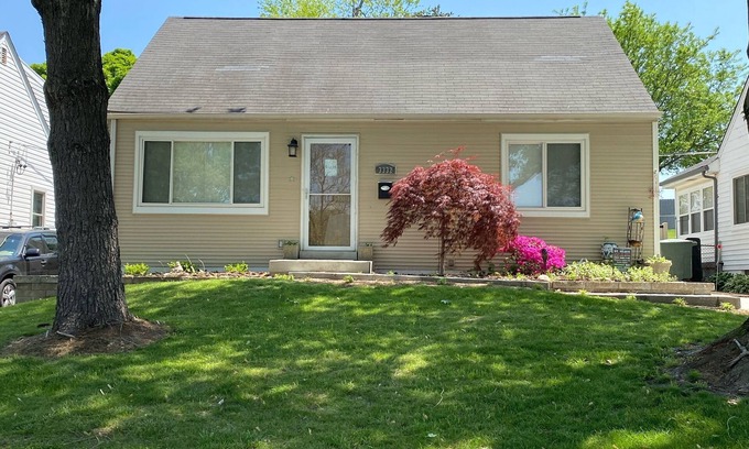 Northampton House | Awesome house in sought after area!