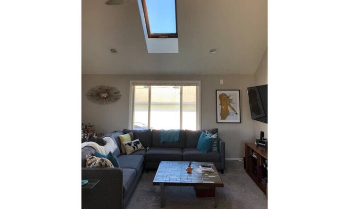 Clawson House | Awesome In Town Home! Near Birmingham,Troy and Royal Oak!