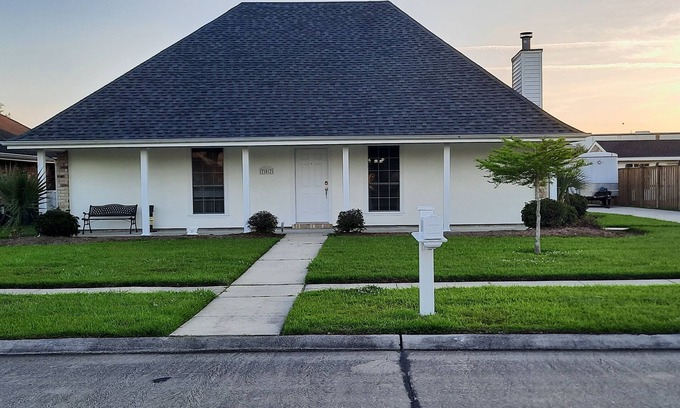 Houma House | Awesome location, great parking, with a park in our backyard