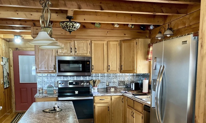 Maggie Valley Cabin | AWESOME MOUNTAIN VIEW! EASY ACCESS-GREAT LOCATION! No Pets and Non-Smoking Cabin