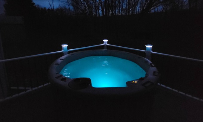 Swengel House | Awesome outdoor hot tub! Great discounts for longer stays!