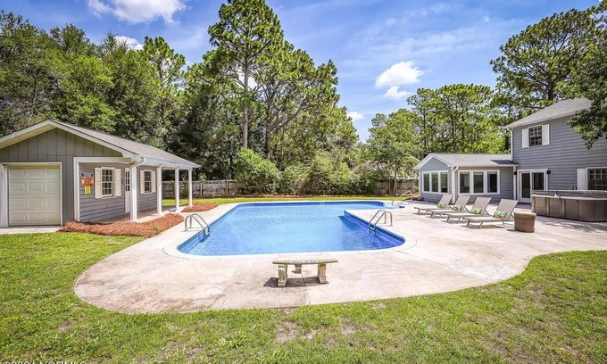 Wilmington House | Awesome Pool, Hot Tub & Amazing Arcade! No cleaning fee! 4 BD Paradise