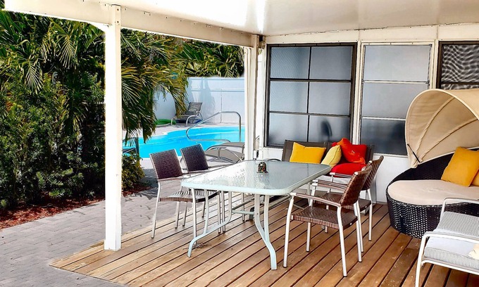 Florida North Atlantic Coast House | Awesome PRIVATE 2Room Guest Suite HEATED Pool! 5min to ocean Beach,Stadium,PGA