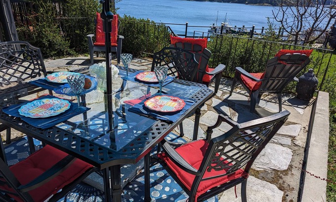 Sooke House | Awesome Waterfront Location!