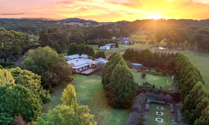 Mittagong House | Aylmerton House + Cottage for 14, Southern Highlands