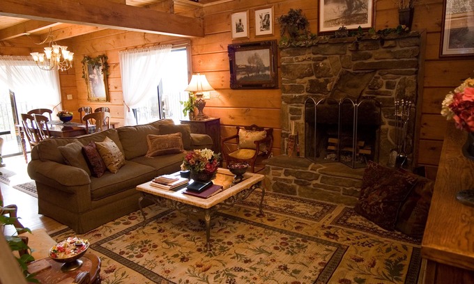 Compton Cabin | Azalea Falls Cabin - A beautiful getaway from the Ozark
