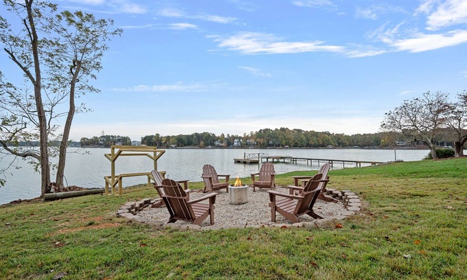 Lake Norman of Catawba House | Azalea Point by SoCharm | Quaint Lakefront Retreat