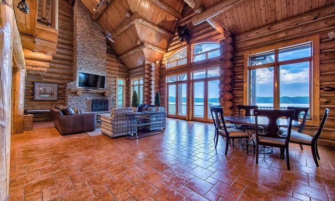 Lake Norman of Catawba Cottage | Azalea Retreat by Avantstay Sleeps 34 & Pool