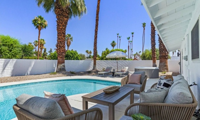 Sunrise Vista Chino House | AZAREN Guest House Palm Springs