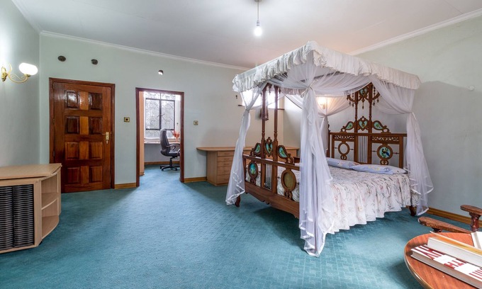 Ngong Villa | Azima Wellness Retreat Center-Master Ensuite.