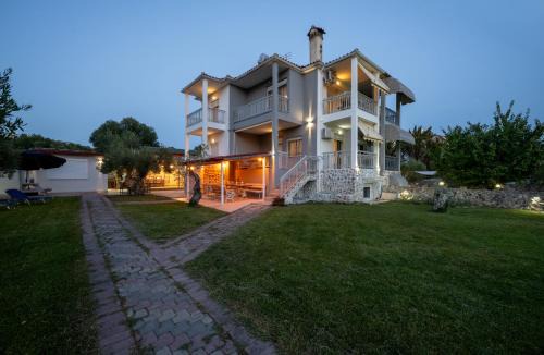 Elia Apartment | Azure Nikiti