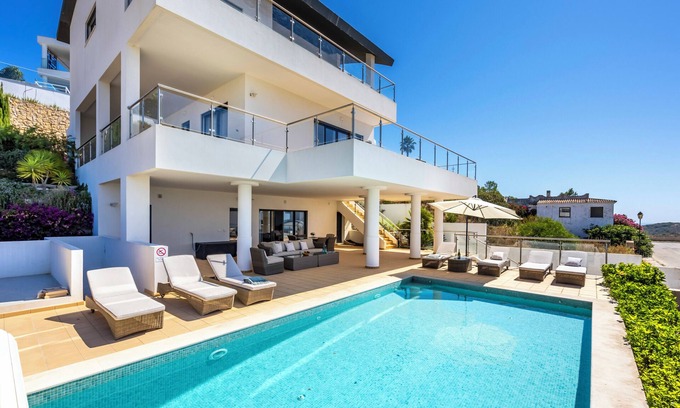 Barracao Villa | Azure Serenity Villa at Quinta Da Fortaleza